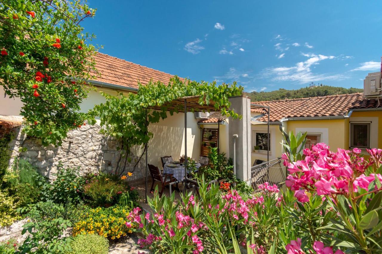 Mediterranean Terrace Apartment With Bikes & Sup Skradin Exterior photo