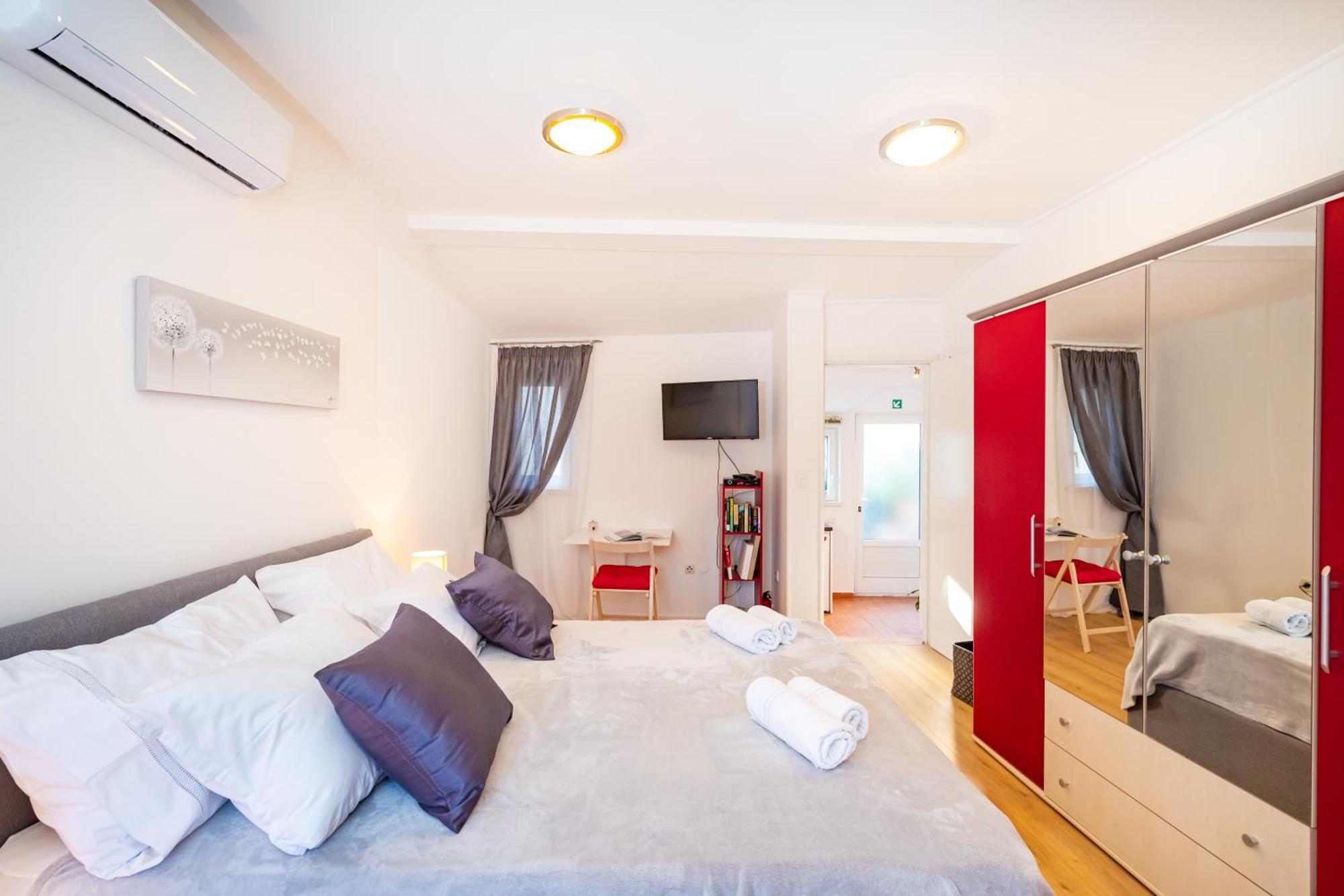 Mediterranean Terrace Apartment With Bikes & Sup Skradin Exterior photo
